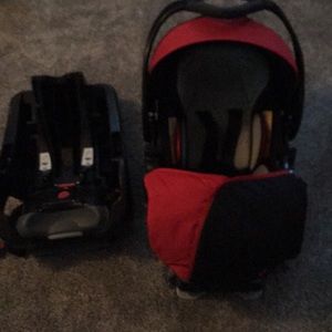 Baby trend car seat and three bases
